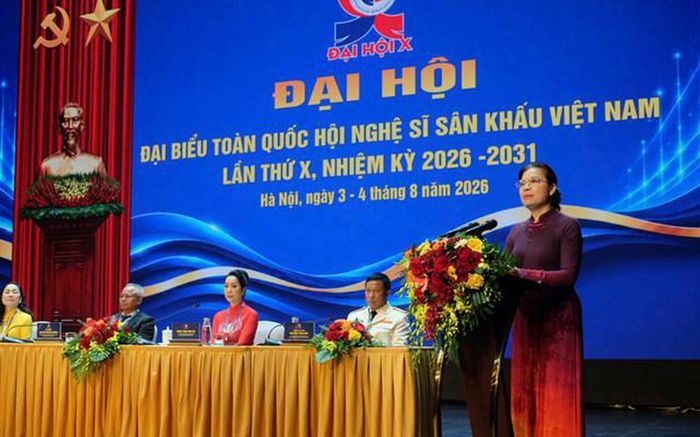 Bà Hà Thị Nga, Ủy viên Trung ương Đảng, Phó Chủ tịch - Tổng Thư ký Ủy ban Trung ương Mặt trận Tổ quốc Việt Nam, phát biểu chỉ đạo tại Đại hội. Ảnh: Nguyễn Chi