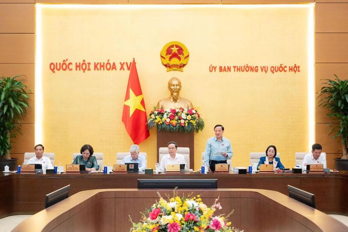 Chủ tịch Quốc hội Trần Thanh Mẫn và các Phó Chủ tịch Quốc hội tham dự Phiên họp