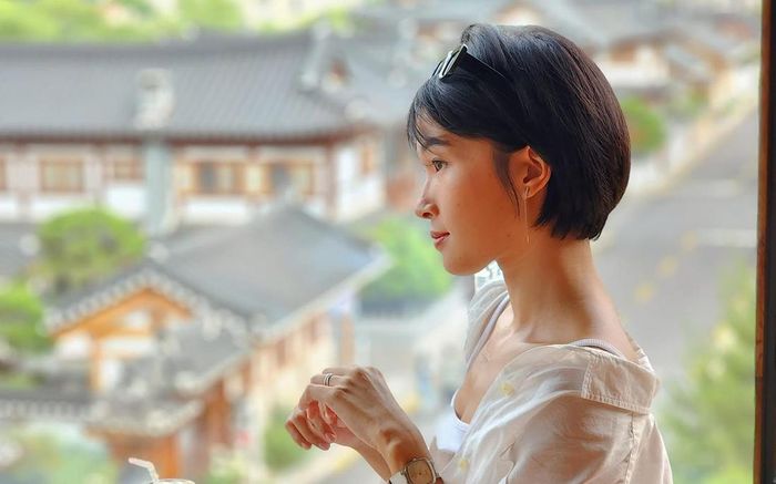 Theo các chuyên gia, phụ nữ thường chịu nhiều áp lực hơn khi phải cân bằng giữa công việc, gia đình và những kỳ vọng của xã hội - Ảnh: Sophie Phạm
