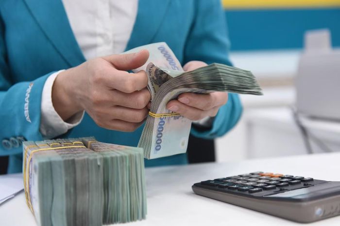 Có rất nhiều người khuyên cặp vợ chồng nên gửi tiền vào ngân hàng trong thời điểm hiện tại