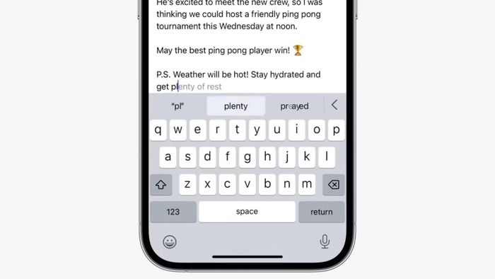 Khả năng gợi ý từ trên bàn phím iPhone thường bị đánh giá là chưa linh hoạt bằng một số bàn phím phổ biến trên Android