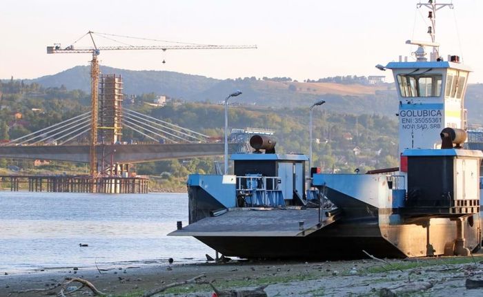 Những chiếc thuyền mắc cạn nằm rải rác trên lòng sông Danube – con sông dài thứ hai châu Âu, chảy qua 10 quốc gia trước khi đổ ra Biển Đen ở Novi Sad, Serbia. Ảnh Getty Images