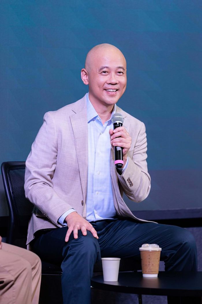Tác giả Warren Eng cho biết hai trong nhiều từ khóa quan trọng ông muốn gửi gắm trong cuốn sách là “timing” (thời điểm) và “legacy” (di sản). Ảnh: BTC