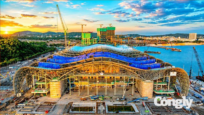 Điểm nhấn của công trình Trung tâm Hội nghị APEC là ballroom rộng 11.050 m² với nhịp vượt không cột 81 m