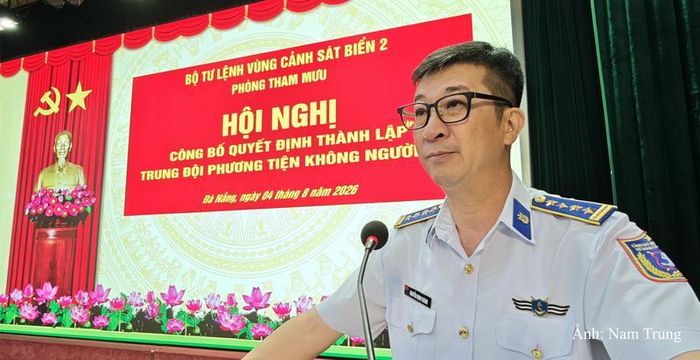  Đại tá Nguyễn Minh Khánh, Phó Tư lệnh, Tham mưu trưởng Bộ Tư lệnh Vùng Cảnh sát biển 2 phát biểu giao nhiệm vụ cho Trung đội Phương tiện không người lái
