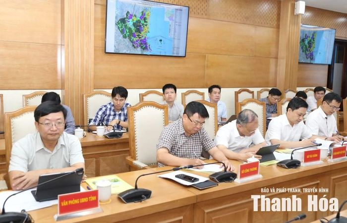 Các thành viên trong đoàn công tác dự buổi làm việc.