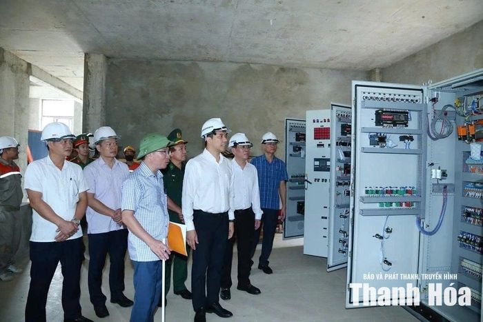 Phó Bí thư Thường trực Tỉnh ủy Nguyễn Hồng Phong kiểm tra Dự án Nhà máy Thủy điện - Thủy lợi Tén Tằn.