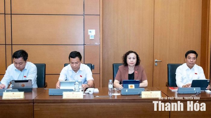 Phó Chủ tịch Quốc hội Nguyễn Doãn Anh và các đại biểu Đoàn ĐBQH tỉnh Thanh Hóa.