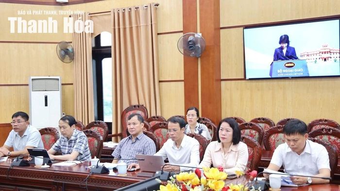 Đại diện các sở, ban, ngành tỉnh Thanh Hóa dự hội nghị tại điểm cầu UBND tỉnh.
