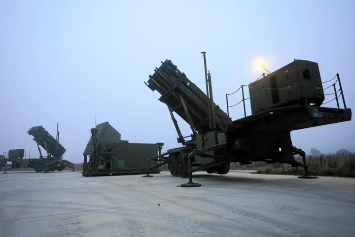 Hệ thống tên lửa Patriot tại căn cứ của Lữ đoàn Tên lửa Phòng không số 3 ở Sochaczew (Ba Lan), ngày 18/12/2025. Ảnh: Reuters.