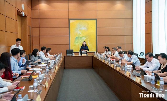 Quang cảnh phiên thảo luận tại Tổ 3.