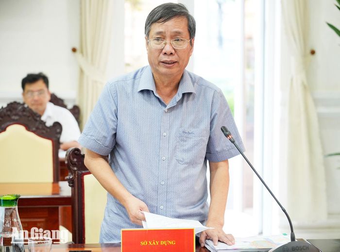 Đại diện lãnh đạo Sở Xây dựng tỉnh An Giang phát biểu tại cuộc họp.