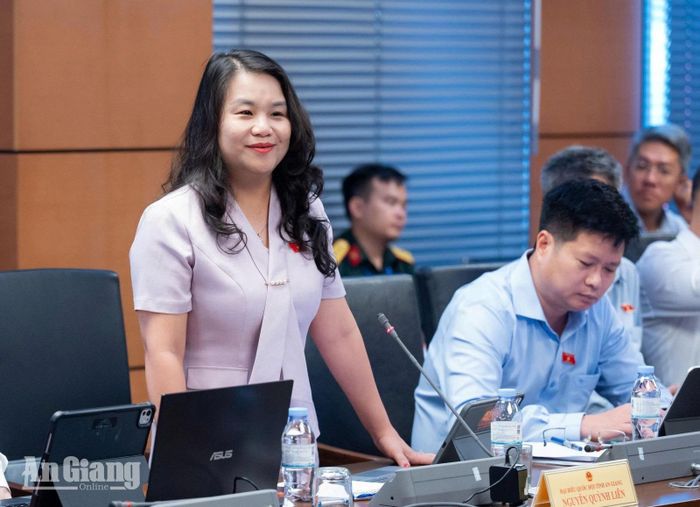 Đại biểu Nguyễn Quỳnh Liên phát biểu.