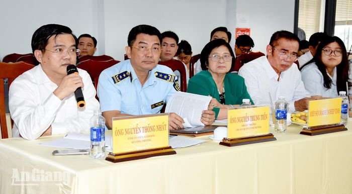 Giám đốc Sở Công Thương tỉnh An Giang Nguyễn Thống Nhất trao đổi tại hội nghị.