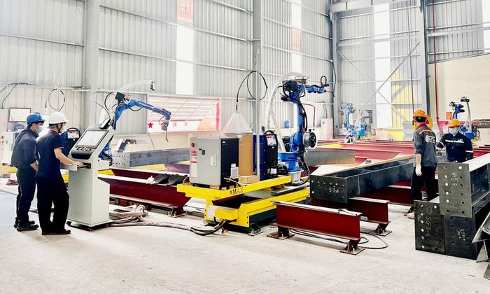 Công ty cổ phần Đầu tư và phát triển công nghệ cao Nam Vượng nghiên cứu, cung cấp nhiều giải pháp robot hàn thông minh.