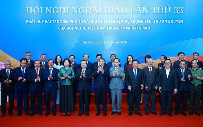 Thủ tướng Lê Minh Hưng và các đại biểu dự Phiên toàn thể Hội nghị Ngoại giao lần thứ 33.