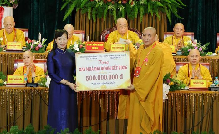  Giáo hội Phật giáo Việt Nam tỉnh Bắc Ninh trao tặng Ủy ban MTTQ tỉnh kinh phí 500 triệu đồng xây Nhà đại đoàn kết. 