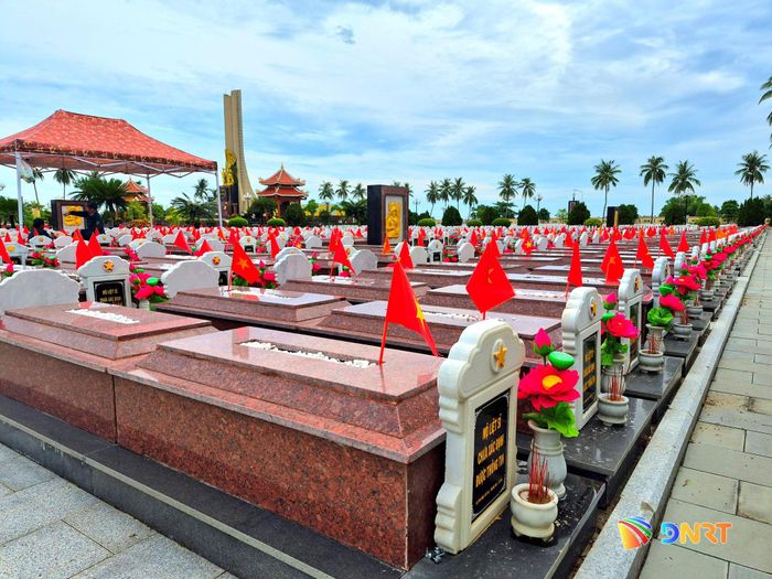 Nghĩa trang liệt sĩ thị xã Điện Bàn (cũ) hiện có tới 1.702 mộ liệt sĩ chưa xác định thông tin. Ảnh: QUỐC TUẤN