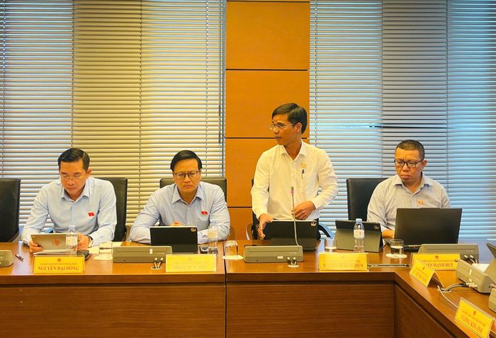 Đại biểu Nguyễn Xuân Nghiêm phát biểu thảo luận tại tổ. Ảnh: Quốc hội