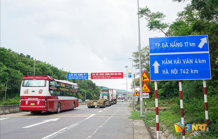 Nút giao với đường Tạ Quang Bửu - trước lối vào hầm Hải Vân là 1 trong 3 nút giao được xây dựng, cải tạo phù hợp quy mô mở rộng. Ảnh: XUÂN SƠN