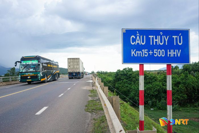 Cầu Thủy Tú trên tuyến hiện tại. Ảnh: XUÂN SƠN