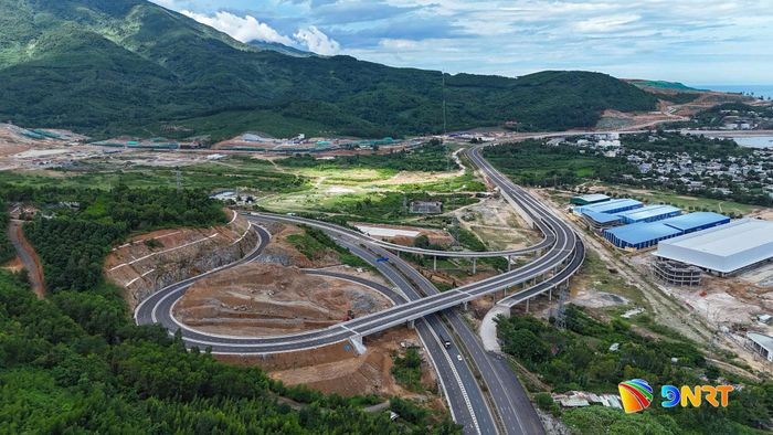 Tuyến đường sẽ được nâng cấp có điểm đầu tiếp giáp với nút giao đường ven biển nối cảng Liên Chiểu, thuộc phường Hải Vân. Ảnh: XUÂN SƠN