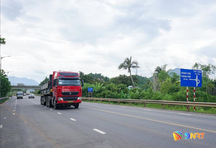 Dự án sau khi hoàn thành sẽ có quy mô 6 làn xe cơ giới. Nền đường rộng 27,5m. Vận tốc thiết kế 80km/h. Ảnh: XUÂN SƠN