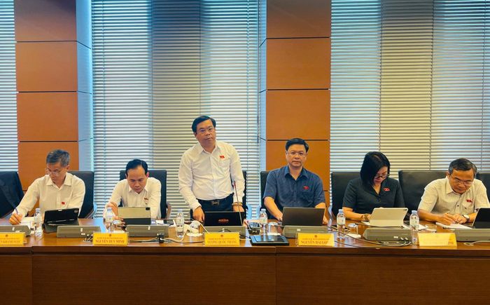 Đại biểu Vương Quốc Thắng phát biểu thảo luận tại tổ chiều 4/8. Ảnh: Quốc hội