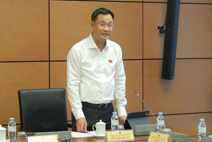 Ủy viên Trung ương Đảng, Bí thư Thành ủy, Trưởng đoàn Đại biểu Quốc hội thành phố Đà Nẵng Lê Ngọc Quang chủ trì thảo luận Tổ 15. Ảnh: Quốc hội