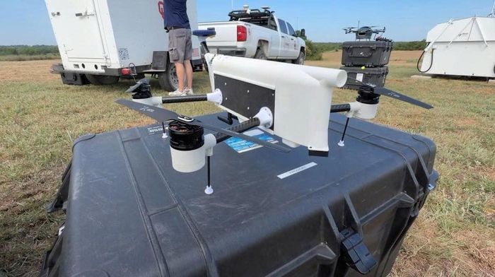 Các nhà nghiên cứu bang Oklahoma (Mỹ) sử dụng drone để cải thiện dự báo thời tiết. Ảnh: Koco