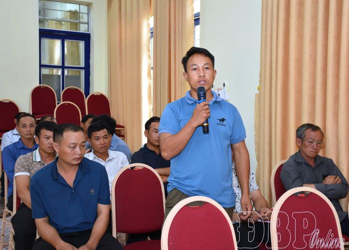 Cử tri xã Mường Toong tham gia ý kiến tại hội nghị.