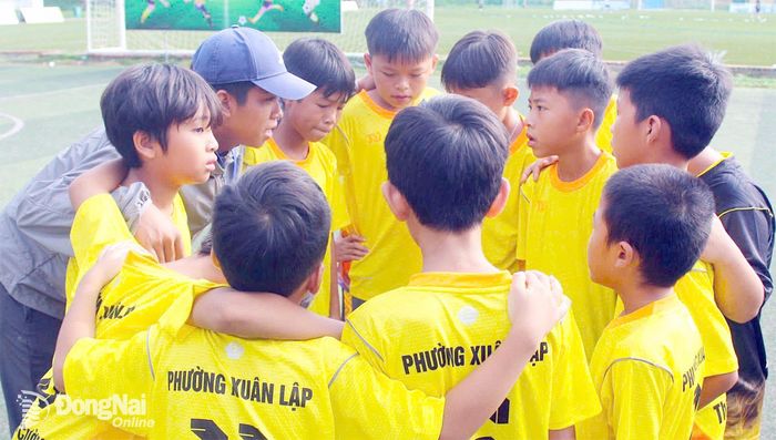 Đội U11 phường Xuân Lập thể hiện sự quyết tâm cao khi đến với vòng chung kết.
