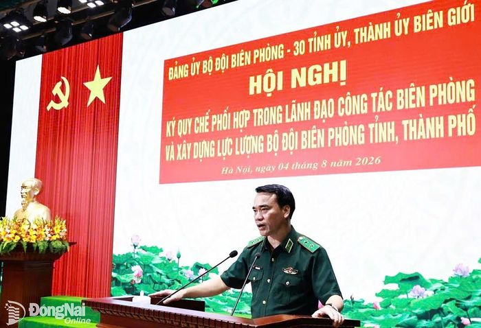 Trung tướng Vũ Trung Kiên, Ủy viên Trung ương Đảng, Ủy viên Quân ủy Trung ương, Tư lệnh Bộ đội Biên phòng phát biểu khai mạc hội nghị. Ảnh: ĐVCC