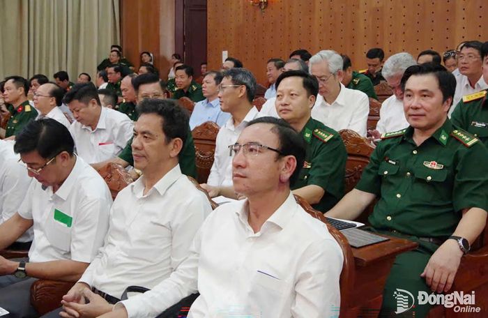 Lãnh đạo thành phố Đồng Nai và các đại biểu dự hội nghị. Ảnh: ĐVCC
