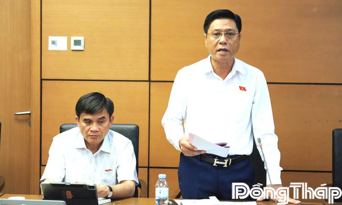 Đại biểu Huỳnh Văn Ngon, Đoàn ĐBQH tỉnh Đồng Tháp phát biểu thảo luận tại tổ.