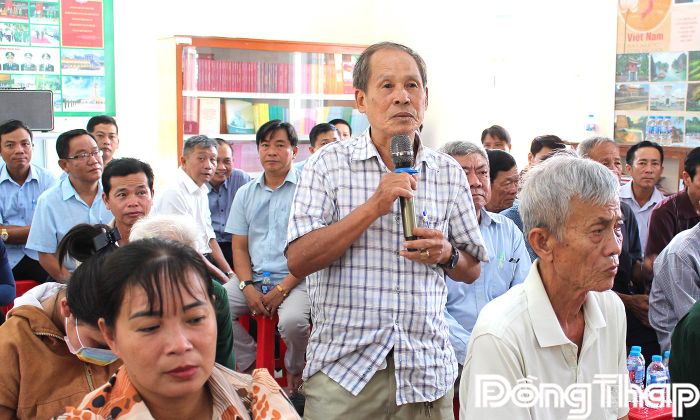 Cử tri phường Thường Lạc phát biểu ý kiến.