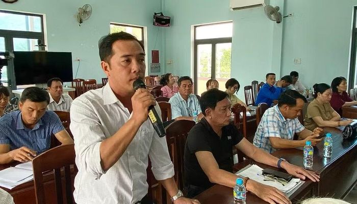  Cử tri nêu ý kiến tại buổi tiếp xúc với đại biểu HĐND tỉnh. Ảnh: Trung Nghĩa 