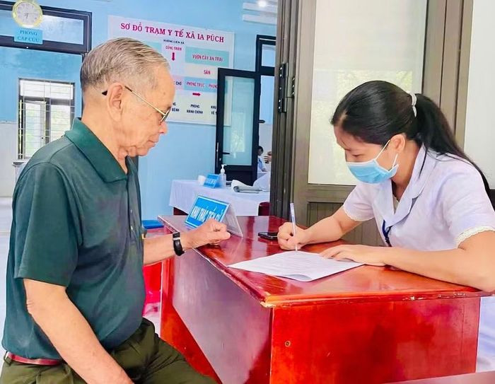  Từ ngày 24-7 đến hết tháng 9-2026, Trung tâm Y tế Chư Prông tổ chức khám sức khỏe định kỳ miễn phí cho người dân xã Ia Púch. Ảnh: Như Nguyện 