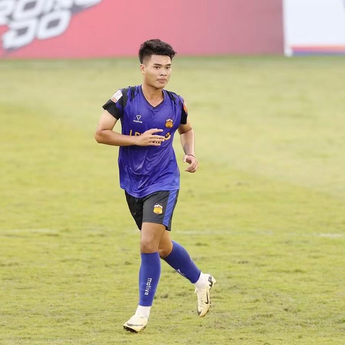  Lê Nguyễn Phương Nam đã thi đấu cho Quy Nhơn United ở mùa giải 2025/2026. Ảnh: Hoàng Tùng 