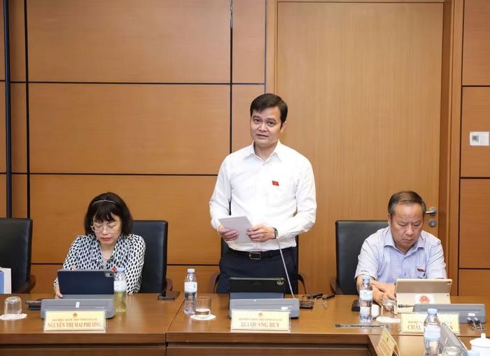  ĐB Bùi Quang Huy cho rằng việc bổ sung nội dung truyền thông chính sách vào dự thảo luật là rất cần thiết. Ảnh: Đoàn ĐBQH tỉnh Gia Lai 