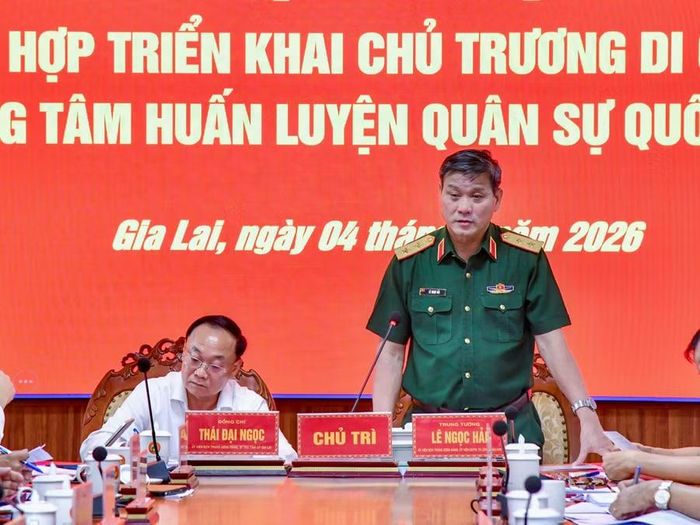  Trung tướng Lê Ngọc Hải - Tư lệnh Quân khu 5 phát biểu tại hội nghị. Ảnh: Anh Tuấn 