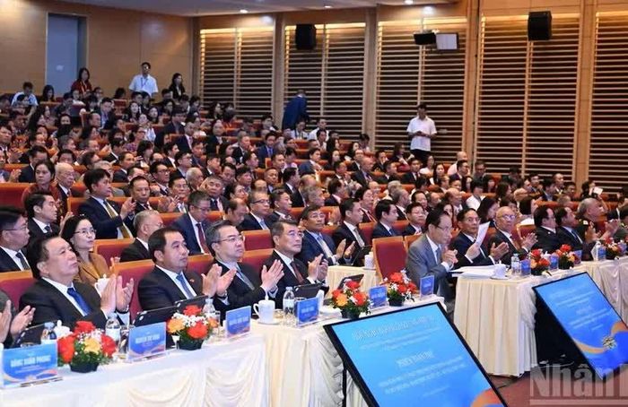 Thủ tướng Chính phủ Lê Minh Hưng và các đại biểu dự hội nghị. Ảnh: Báo Nhân Dân.