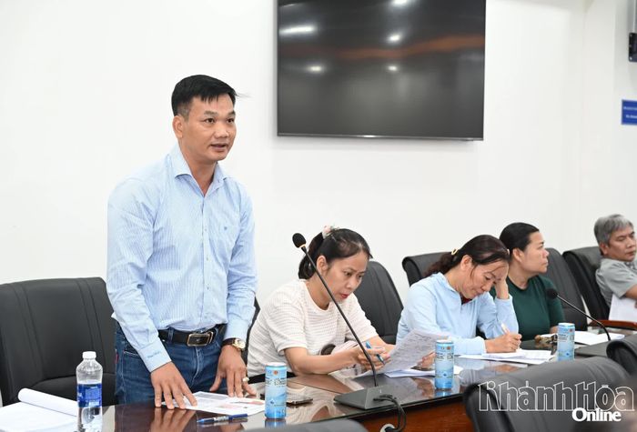 Đại diện ban quản lý dự án phát biểu.