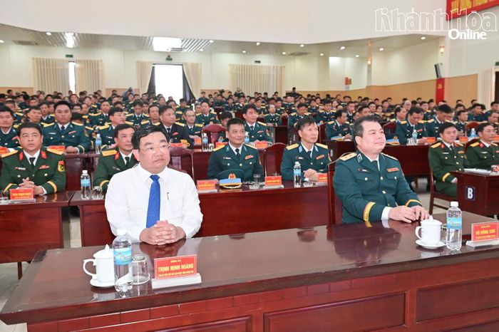 Trung tướng Vũ Hồng Sơn và đồng chí Trịnh Minh Hoàng tham dự buổi lễ.