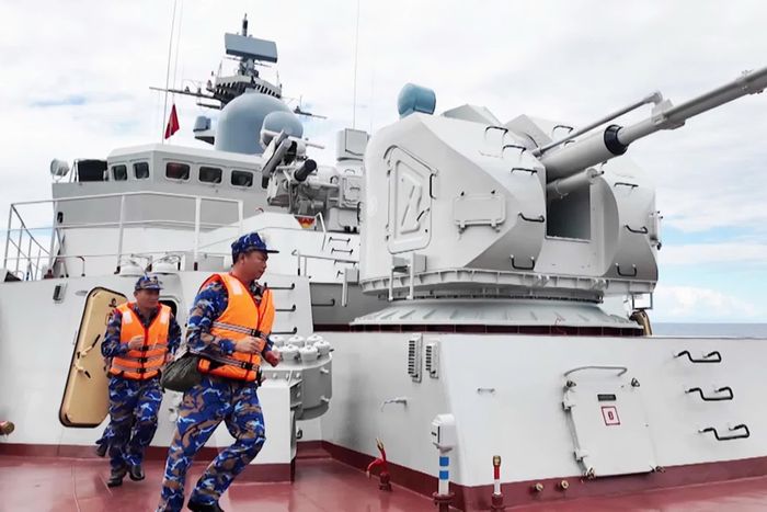 Thực hành huấn luyện chiến đấu trên Tàu 016 - Quang Trung.