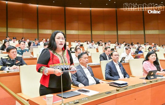 Đồng chí Chamaleá Thị Thủy phát biểu tại kỳ họp Quốc hội.
