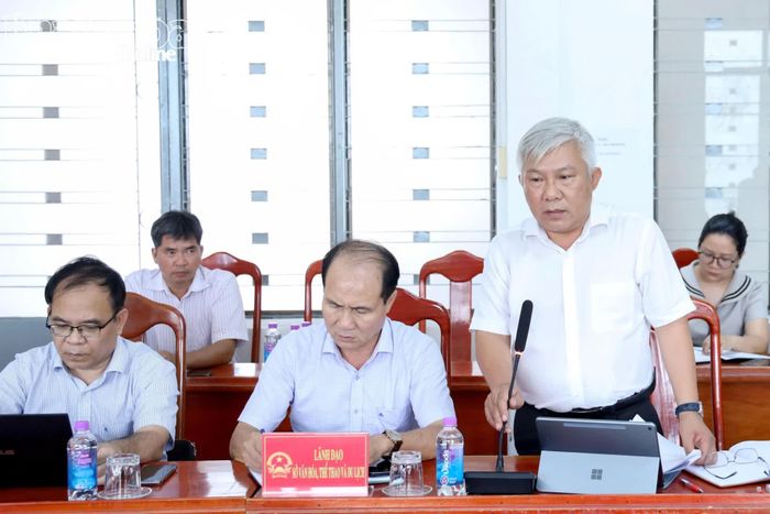 Lãnh đạo Sở Nông nghiệp và Môi trường phát biểu tại buổi làm việc.