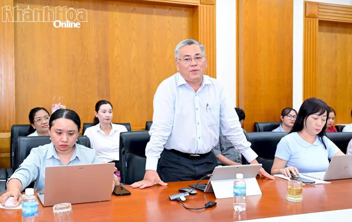 Lãnh đạo UBND phường phát biểu tiếp thu.