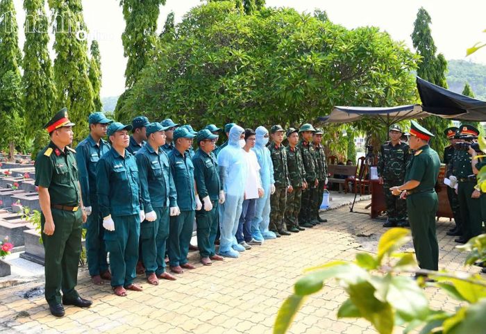 Đại tá Nguyễn Thanh Xuân động viên các lực lượng thực hiện nhiệm vụ.