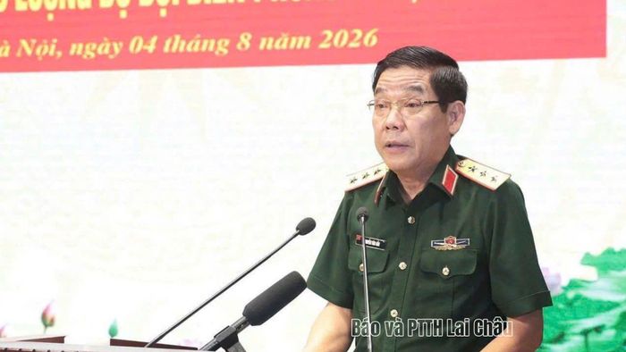Thượng tướng Nguyễn Văn Gấu - Thứ trưởng Bộ Quốc phòng phát biểu tại hội nghị.